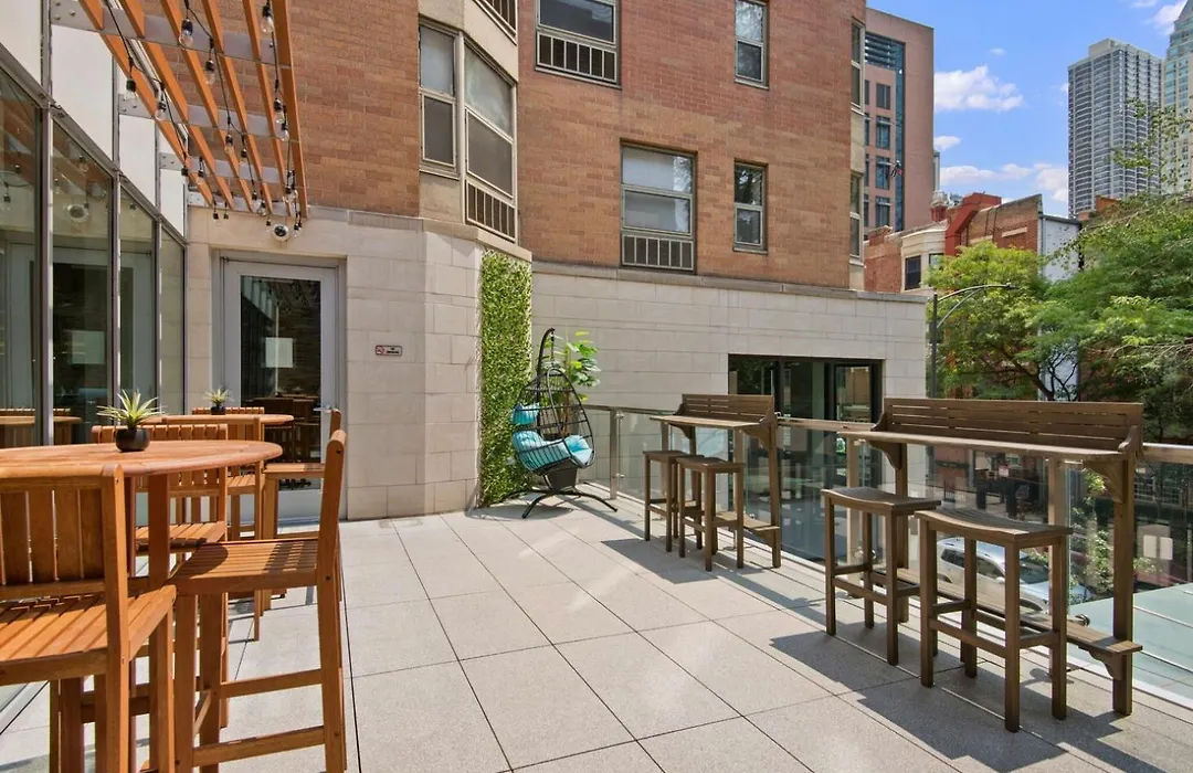 Gold Coast Studio W Deck Gym Lounge Nr L Chi-651-1