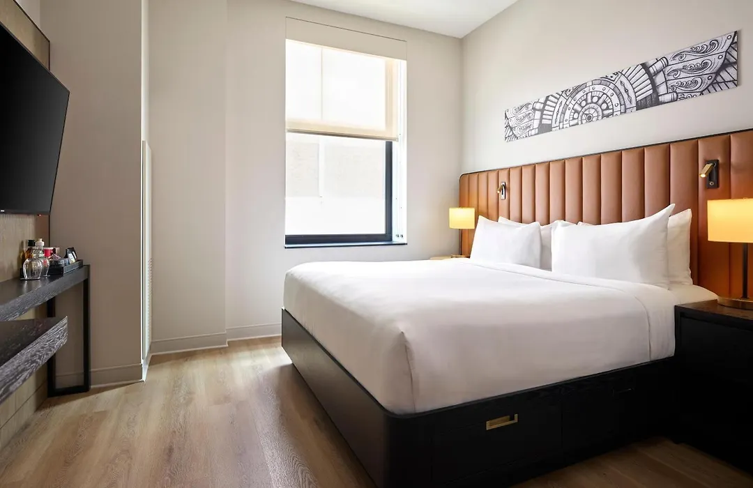 Arlo Chicago-1