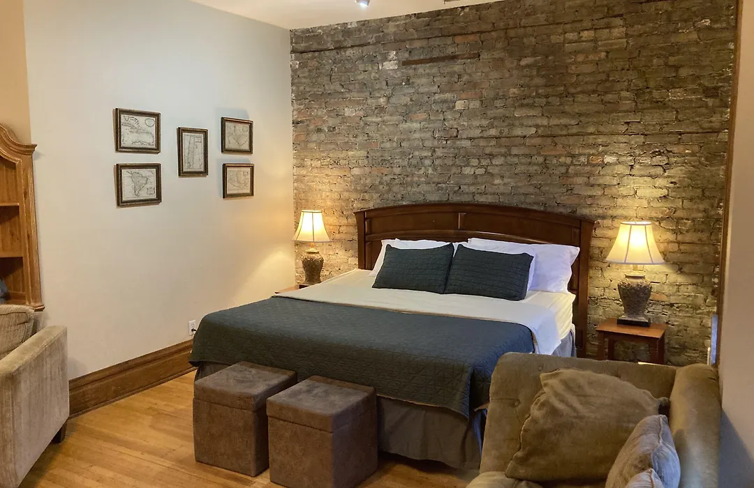 Old Chicago Inn-1