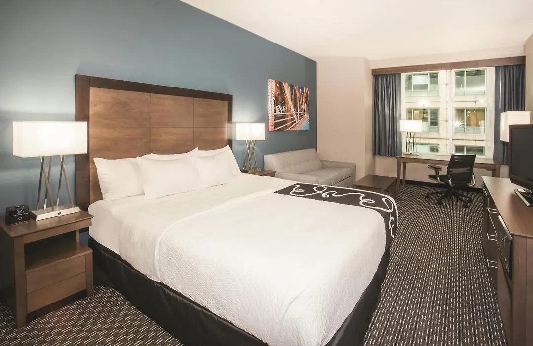 La Quinta Inn & Suites By Wyndham Chicago Downtown-1