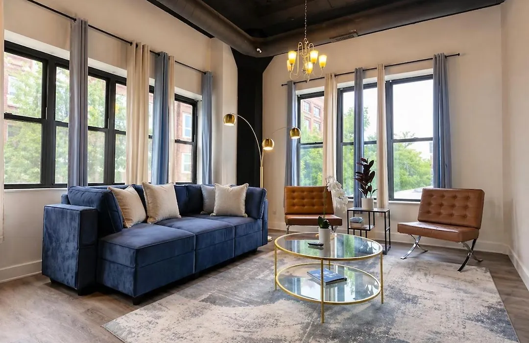 Group Friendly Spacious 3Br Suite With Optional Parking And Gym Access Sleeps 10 Guest Near Mccormick Place And Soldier Field-1