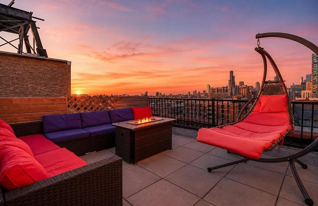 Mccormick Place 3Br Luxury Penthouse Duplex With Personal Rooftop And Optional Parking For 8 Guests In Chicago South Loop-1