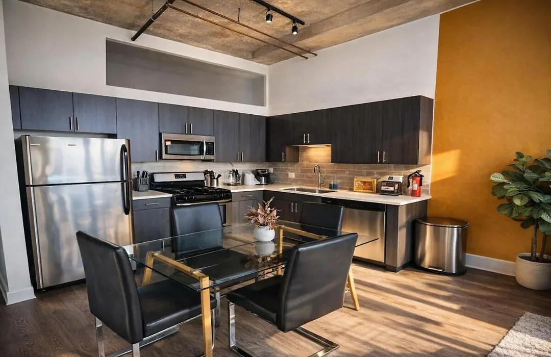 Family Friendly 2Br South Loop Suite With Optional Parking And Gym Access Sleeps Up To 8 Near Mccormick Place And Soldier Field-1