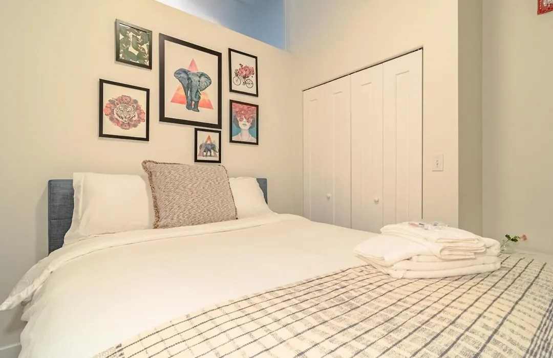 Cozy 2Br South Loop Condo With Optional Parking And Gym Near Mccormick Place, Public Transit & City Hotspots-1