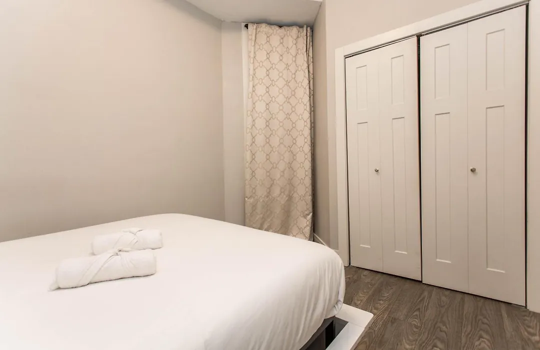 Double Play Wrigley - Prime Location Across From Wrigley Field & Transit - 2Br Apts-1