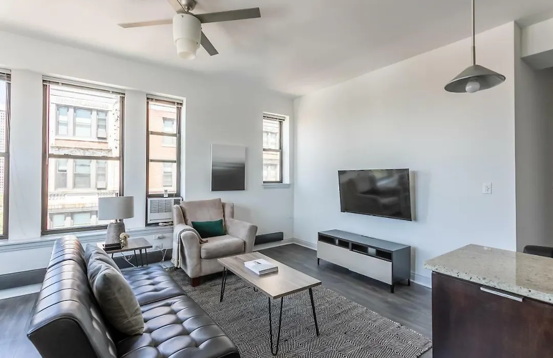 Frontdesk 2 Bedroom Apt By Harold Washington Park-1