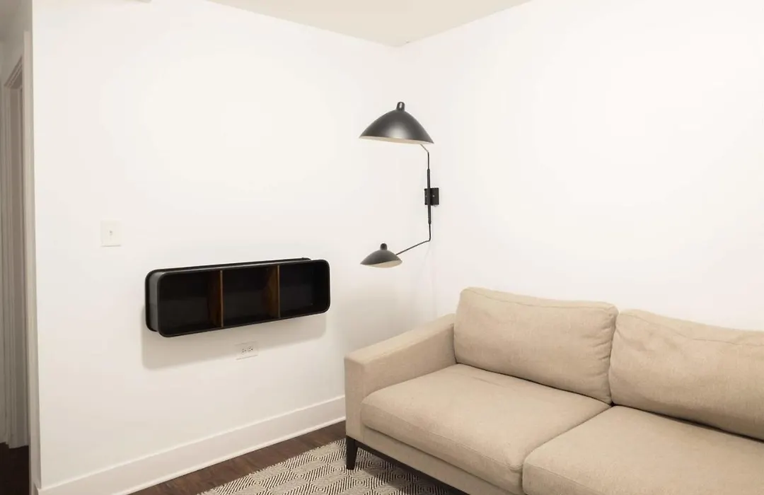 Frontdesk Updated 2 Bedroom Apt Near South Side-1