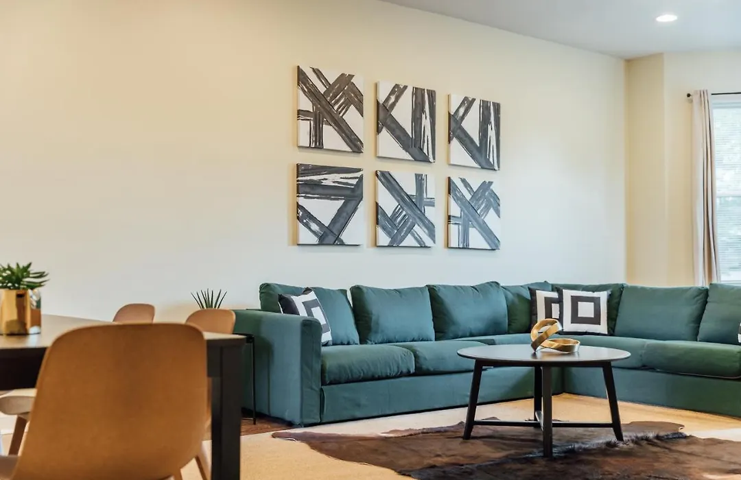 Spacious And Airy Apartment For Big Groups!-1