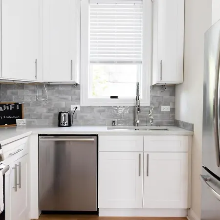 Frontdesk Updated West Town 2 Bedroom Apt With W&D-2