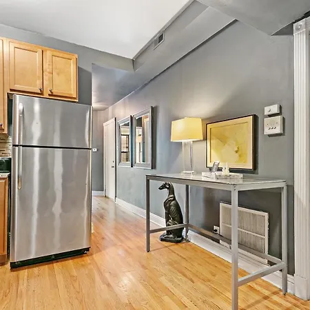 Stylish 2Br Pad With Up-To-Date Comforts - Halsted Rep-3