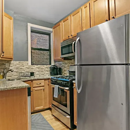 Stylish 2Br Pad With Up-To-Date Comforts - Halsted Rep-2