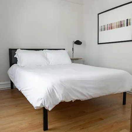 Frontdesk Revamped 1 Bedroom Apt With Laundry And Lake View-3