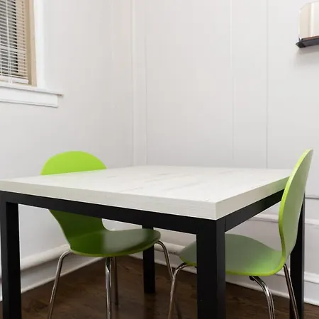Frontdesk Open Studio Apt Near Promontory Point-3