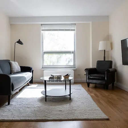Frontdesk 1 Bedroom Apt With City View In Ravenswood-2