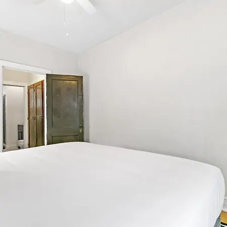 Decom - Convenient 2Br Apt Close To Shops, Dining, Loyola - Lunt 2S-3