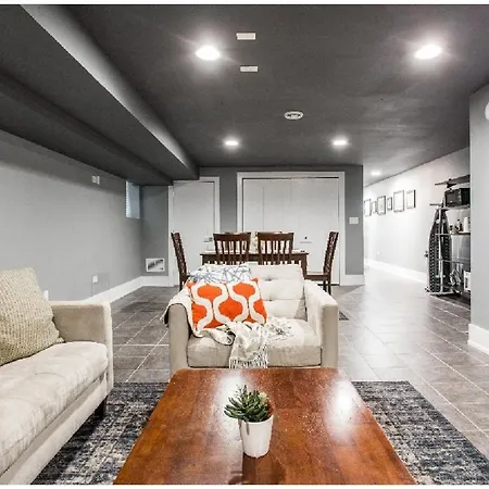 Forrestville Ave Large Suite-3
