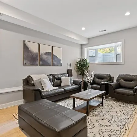 Luxe 6Br House Trendy Logan Square Garage Access-2