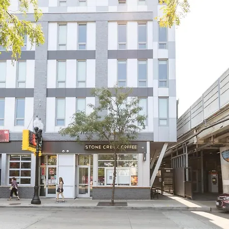 Frontdesk Chic Open Wrigleyville Studio Apt-3