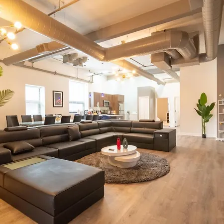 Penthouse Of Joy With Over 4000 Games!-3
