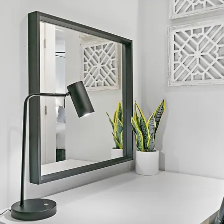 Modern & Stylish 1Br Apt In The Center Of Lakeview - Oakdale 209 Rep-2