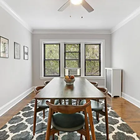 Quiet Spacious 2Br Apt Walk To Train, Near Shops - Wolcott 3-2