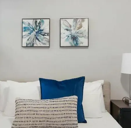 Spacious & Elegant 2-Bedroom Apt - Warren Rep-2