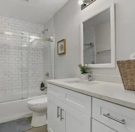 Spacious & Elegant 2-Bedroom Apt - Warren Rep-3