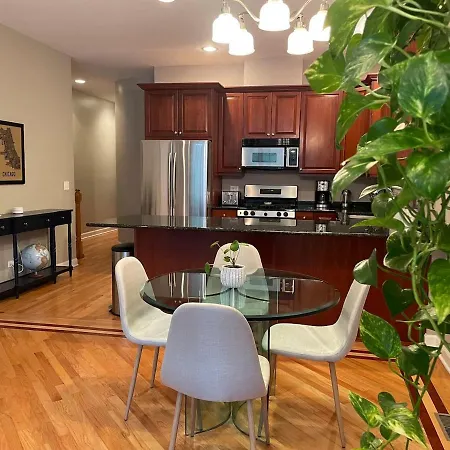Amazing 3Br 3 Ba Property In Chicago-2