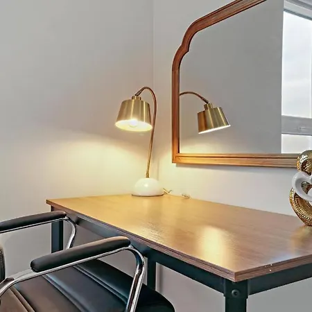 Hip & Stylish 2Br Apartment In Belmont - Belmont 606-2