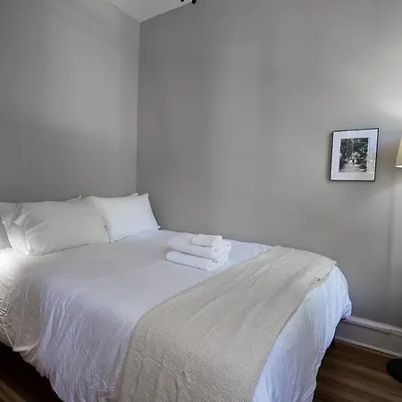 Frontdesk Bright Open 3 Bedroom Apt In West Depaul-3