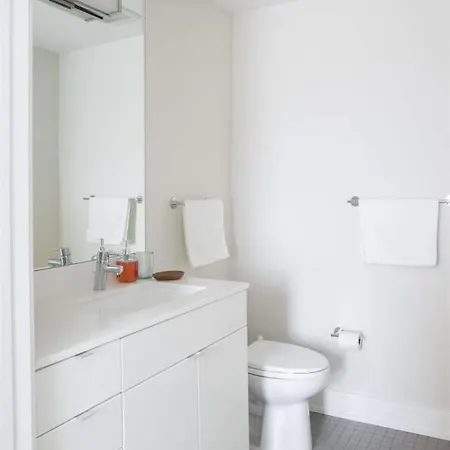 Frontdesk Cozy Studio Apt In Wrigleyville-3