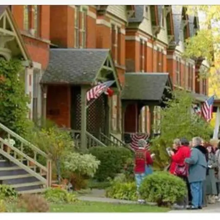 Large Executive Row House In Historic Pullman-3