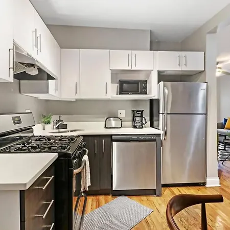 Center Of Boystown Near Parking & Supermarket 2Br-2
