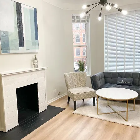 Wrigleyville Friends Unit - 5Bdrm-3