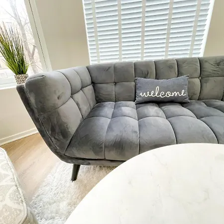 Wrigleyville Friends Unit - 5Bdrm-2