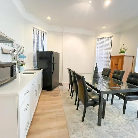 Wrigleyville Friends Unit - 5Bdrm-3
