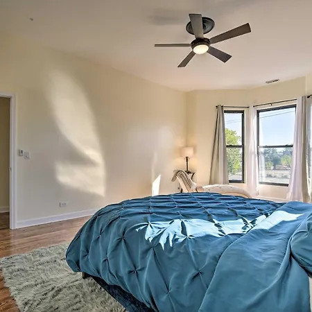 2-Story Modern Apt About 5 Mi To Dtwn Chicago!-2