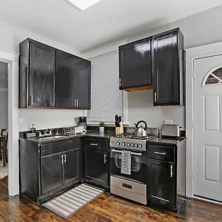 Comfy And Chic 2Br Apt Close To Shops - Sunnyside 2F-3