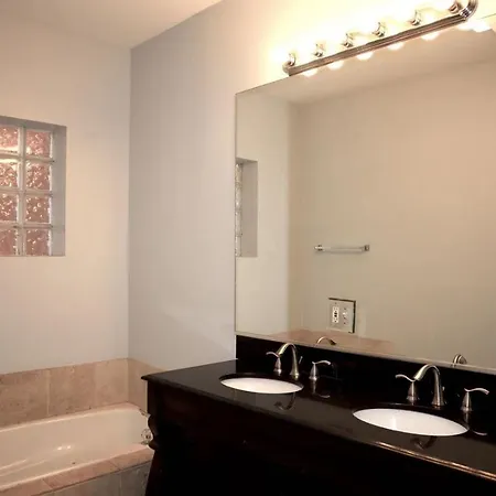 Congress Apartment-3