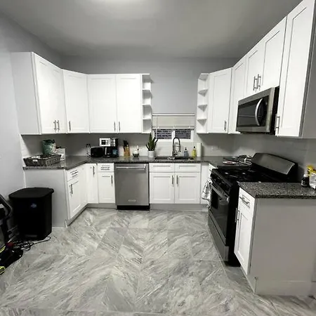 Lovely Logan Square 2-Bedroom In Chicago-2