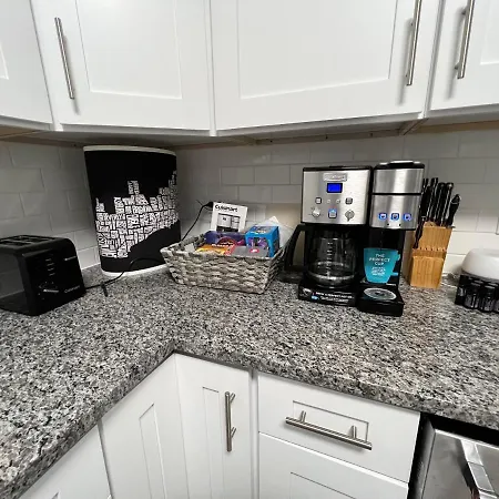Lovely Logan Square 2-Bedroom In Chicago-3