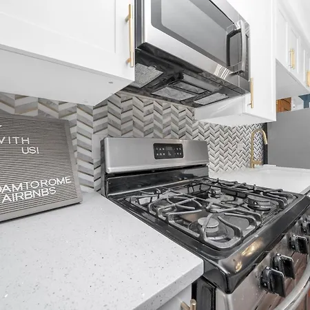 Modern 2 Bedroom in Avondale-3