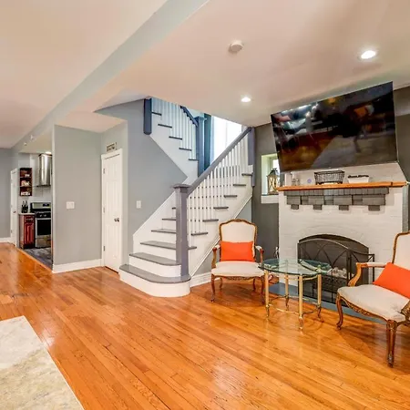 Spacious 5-Br House Near Transit W Parking-2