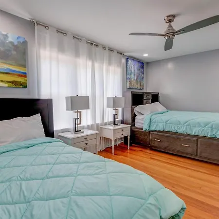 Spacious 5-Br House Near Transit W Parking-3