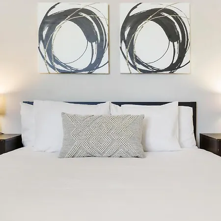 Decom Modern & Comfy 2Br Apartment Close To Dining - Bell 2C-3