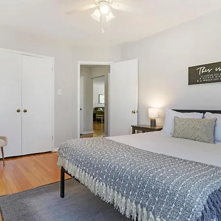 Decom Modern & Comfy 2Br Apartment Close To Dining - Bell 2C-2
