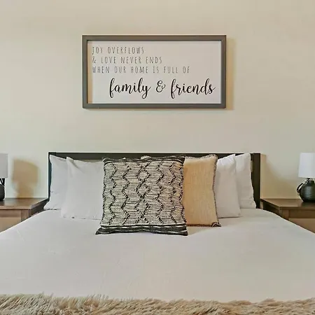 2Br Alluring Apartment With Laundry - Cullom D3-2