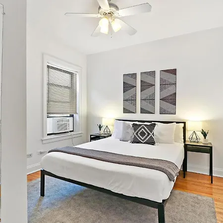 Darling 1Br Lakeview Home Near Music Venues, Shops - Cornelia 2E-3
