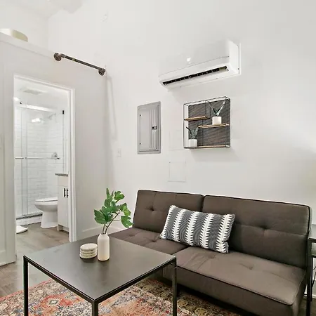 Complete And Minimalist Studio Apt - Wilson 101-2