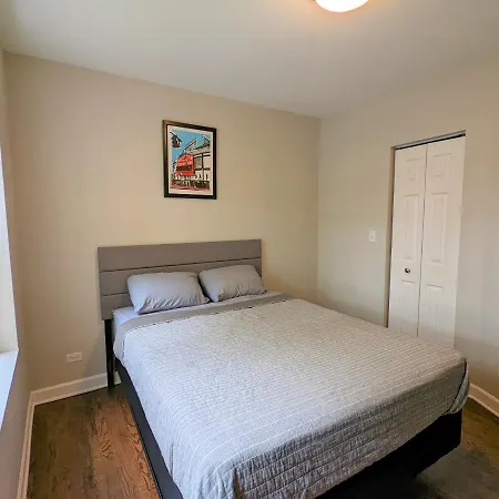 Cozy 2-Bedroom 2-Bath Condo Near Transit Station-2